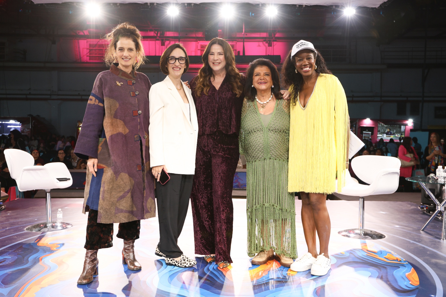 Maria Gal com convidadas no palco do Summit Mulheres